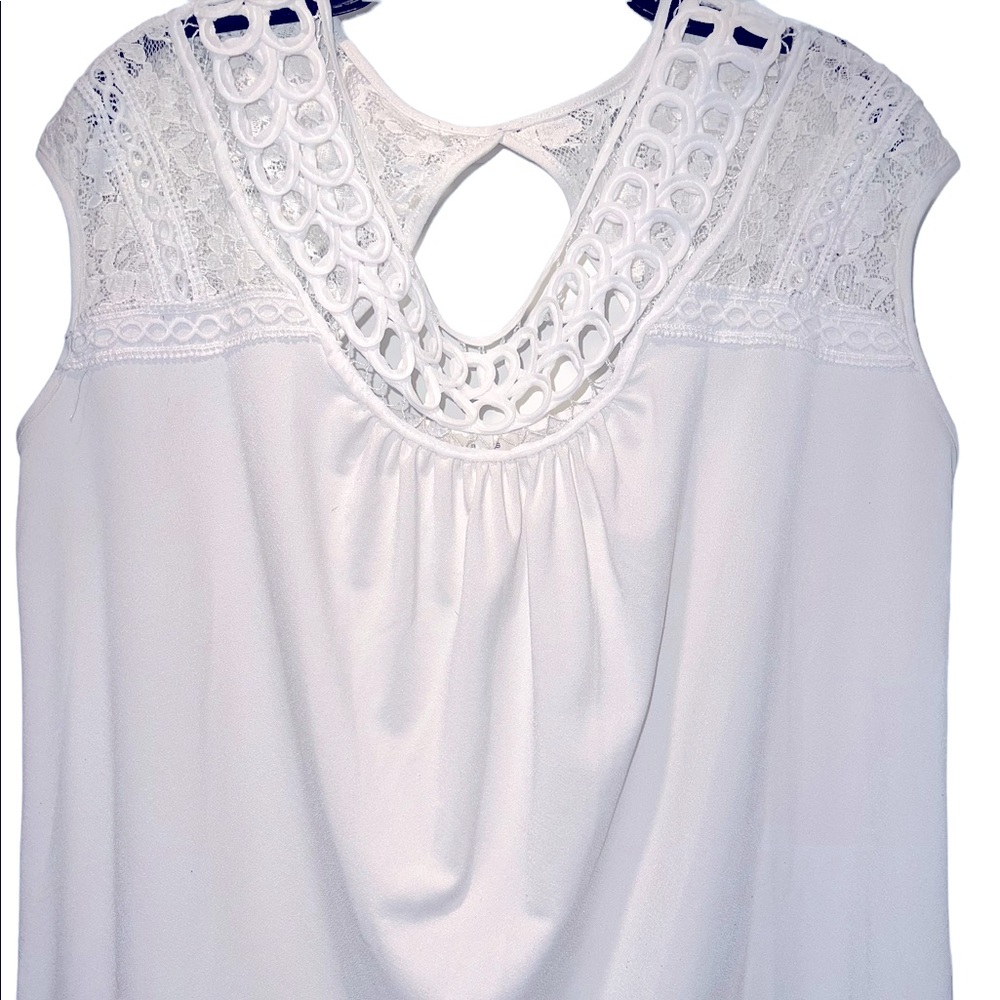 Maurice’s white stretch/woven lace pattern blouse Sz 2